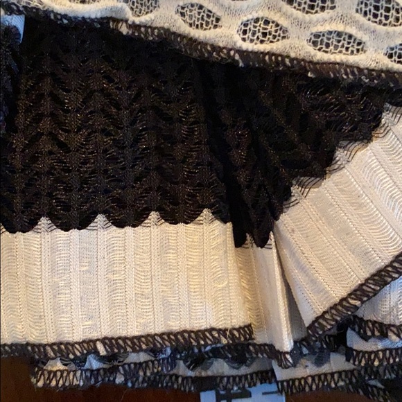 Ania A. Swing Open Knit Ruffle Mixed Media Tunic Size Medium - Picture 12 of 12